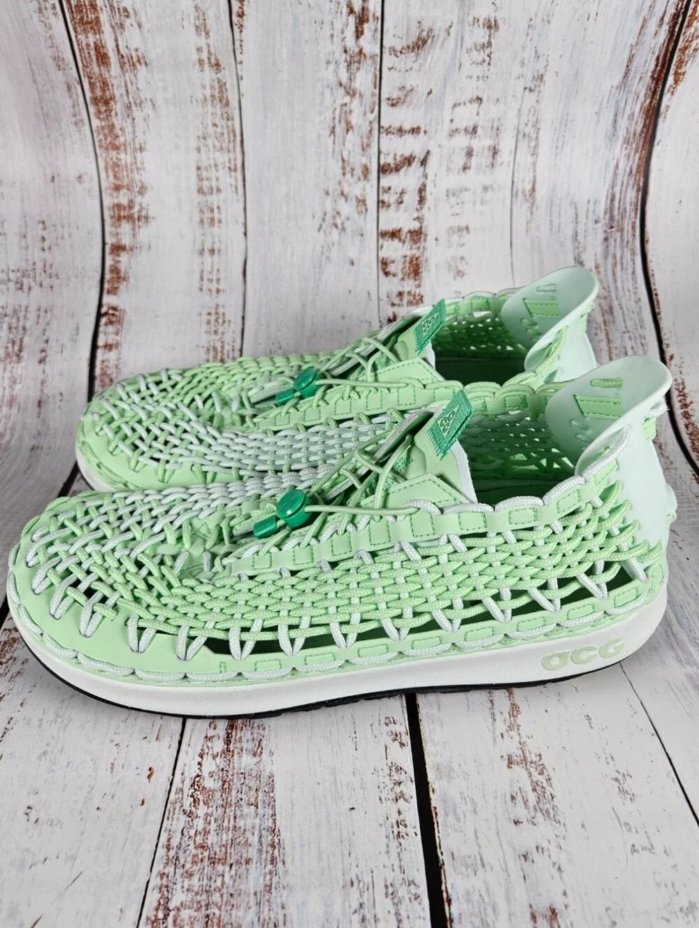 Nike ACG Watercat + 'Vapor Green' H2O Sneakers / Mens Size 11
